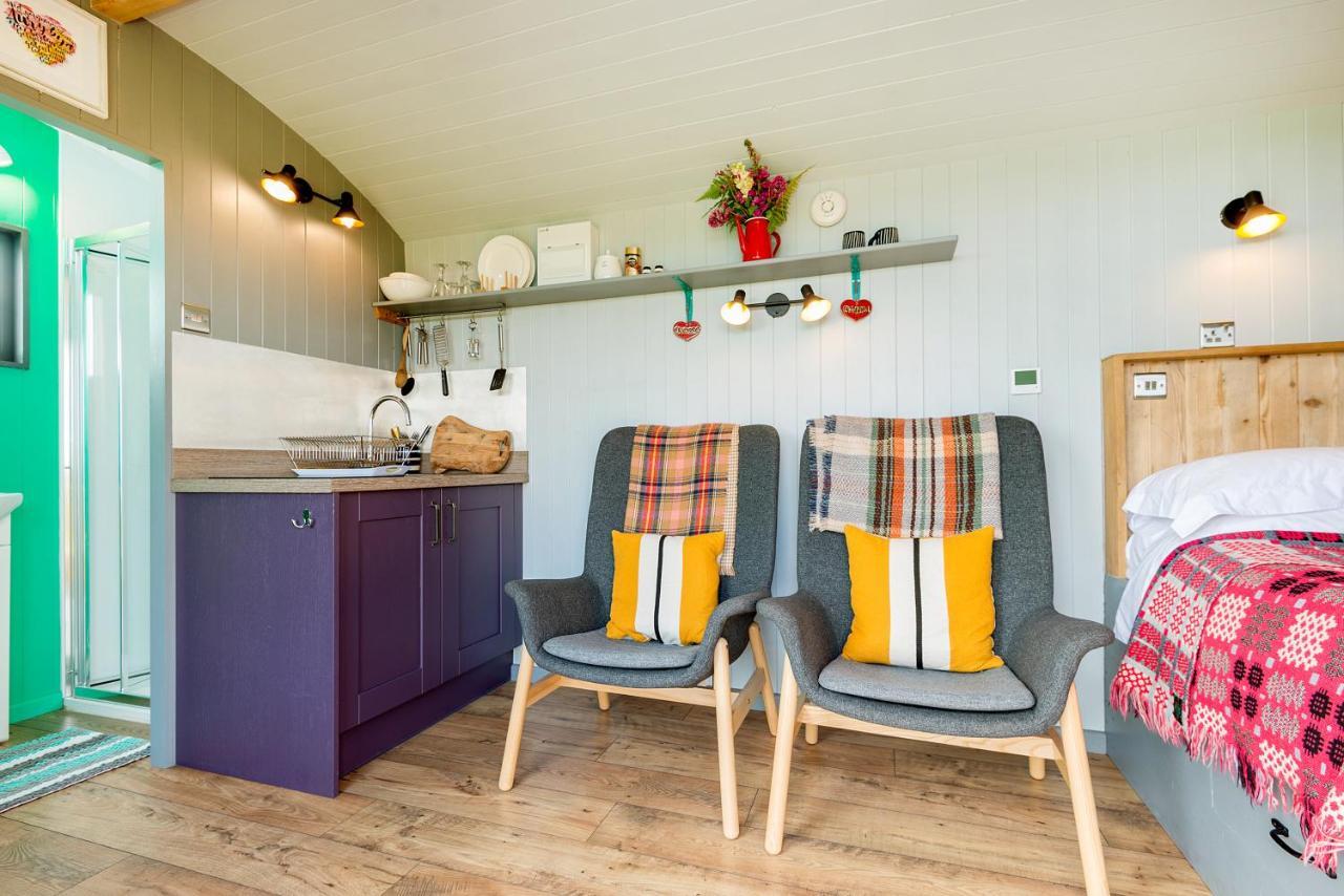 The Big Cwtch Shepherd'S Hut Kidwelly Exteriér fotografie